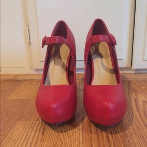 Red pumps